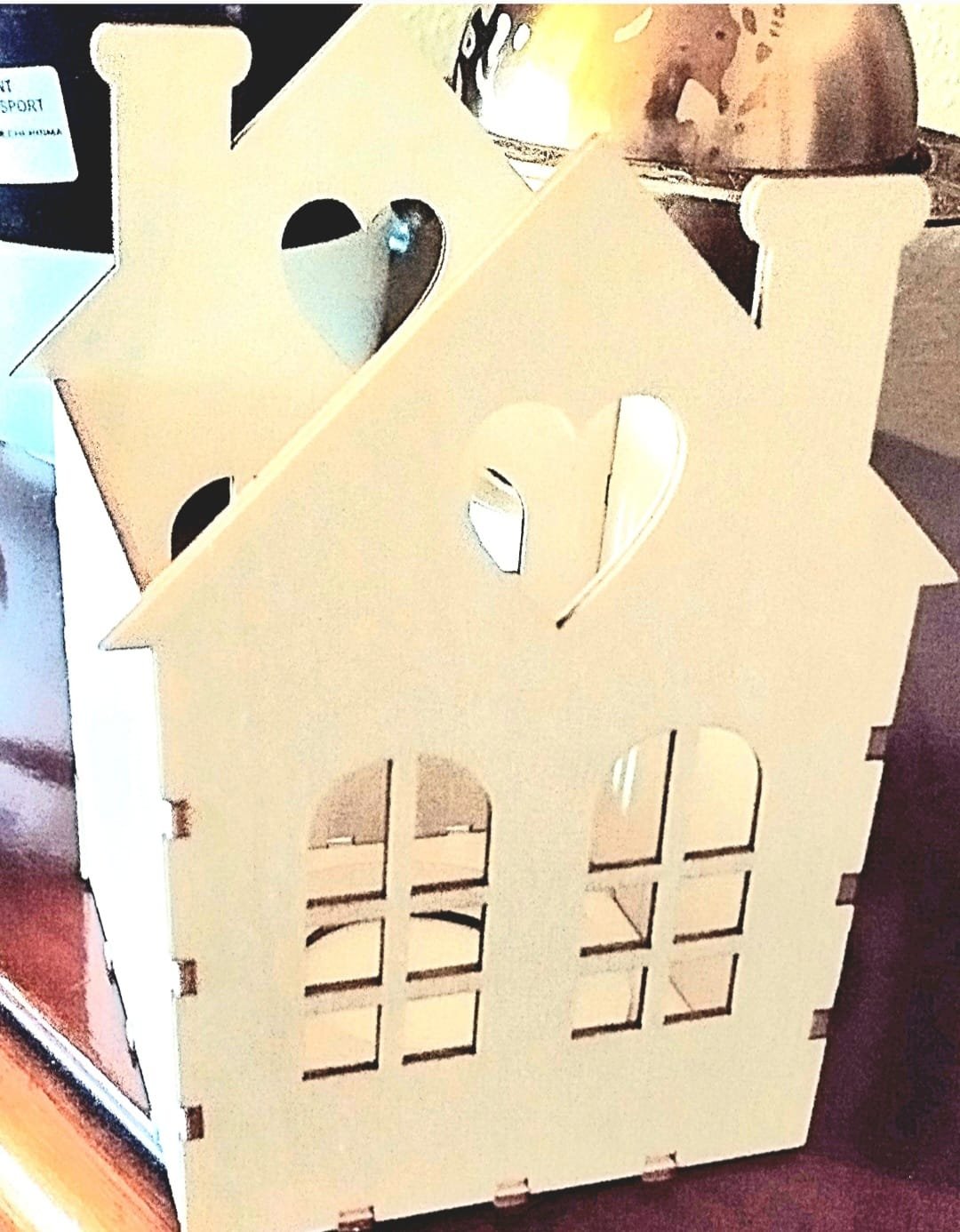 Taller de luz negra 'Casita portalápices' 